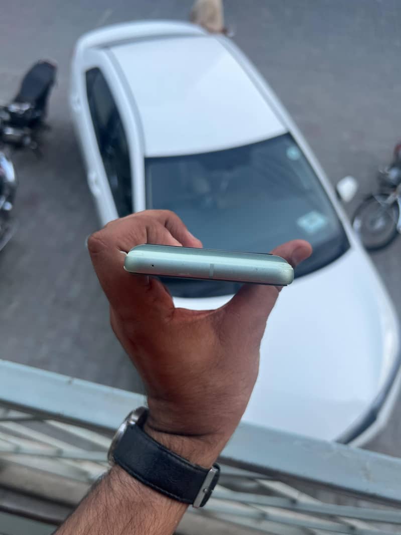 Google Pixel 8 4