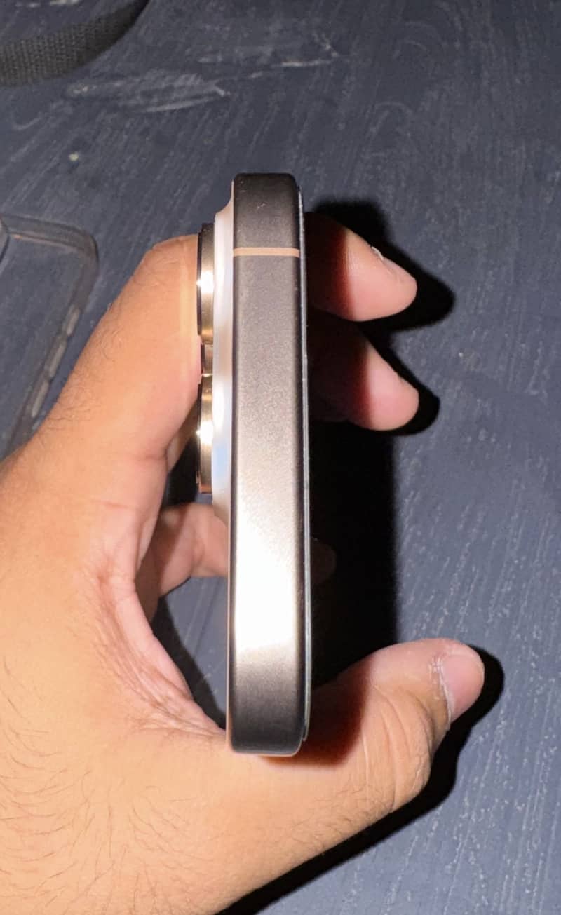 Apple iPhone 16 Pro 4