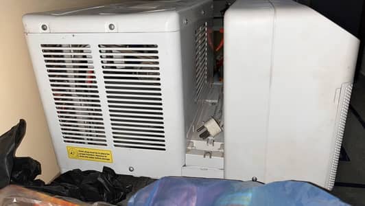 Midea 1 Ton 220V Window AC