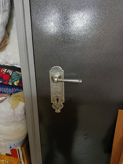 Cubbed / 3 Doors Almari (Metal)