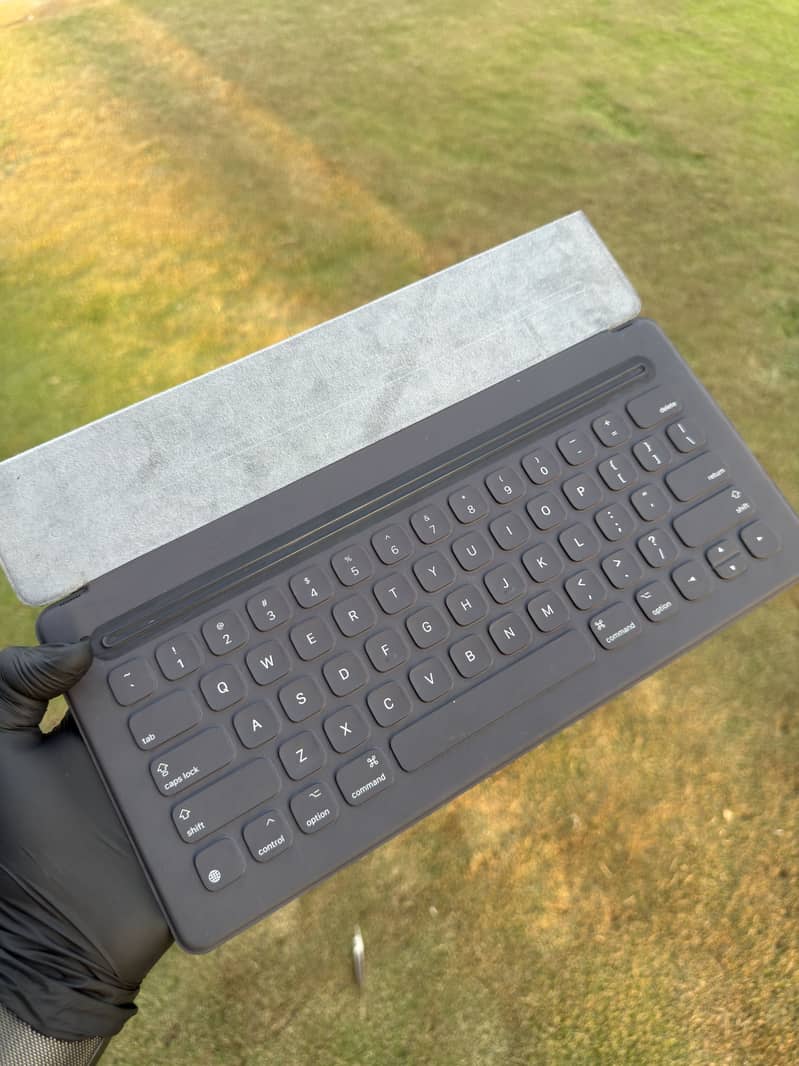 Apple Smart Keyboard 0