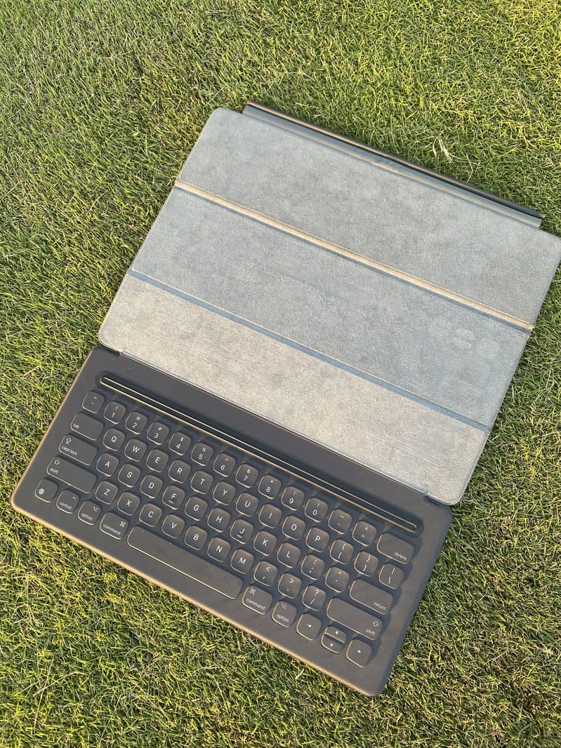 Apple Smart Keyboard 1