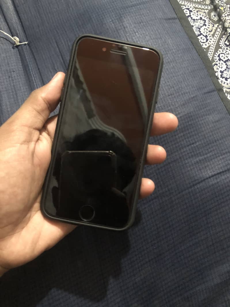 Apple iPhone 7 0