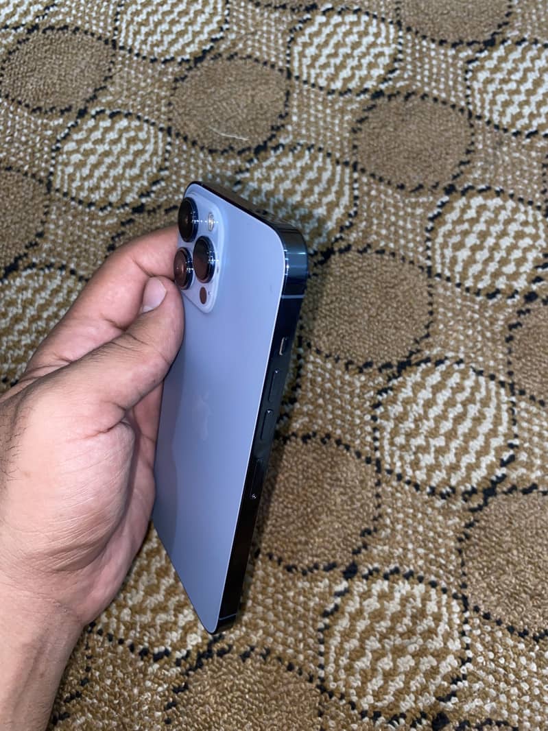 Apple iPhone 13 Pro Max 2