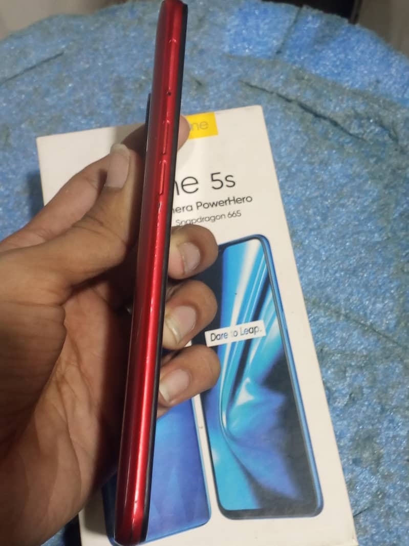 Realme 5s 4