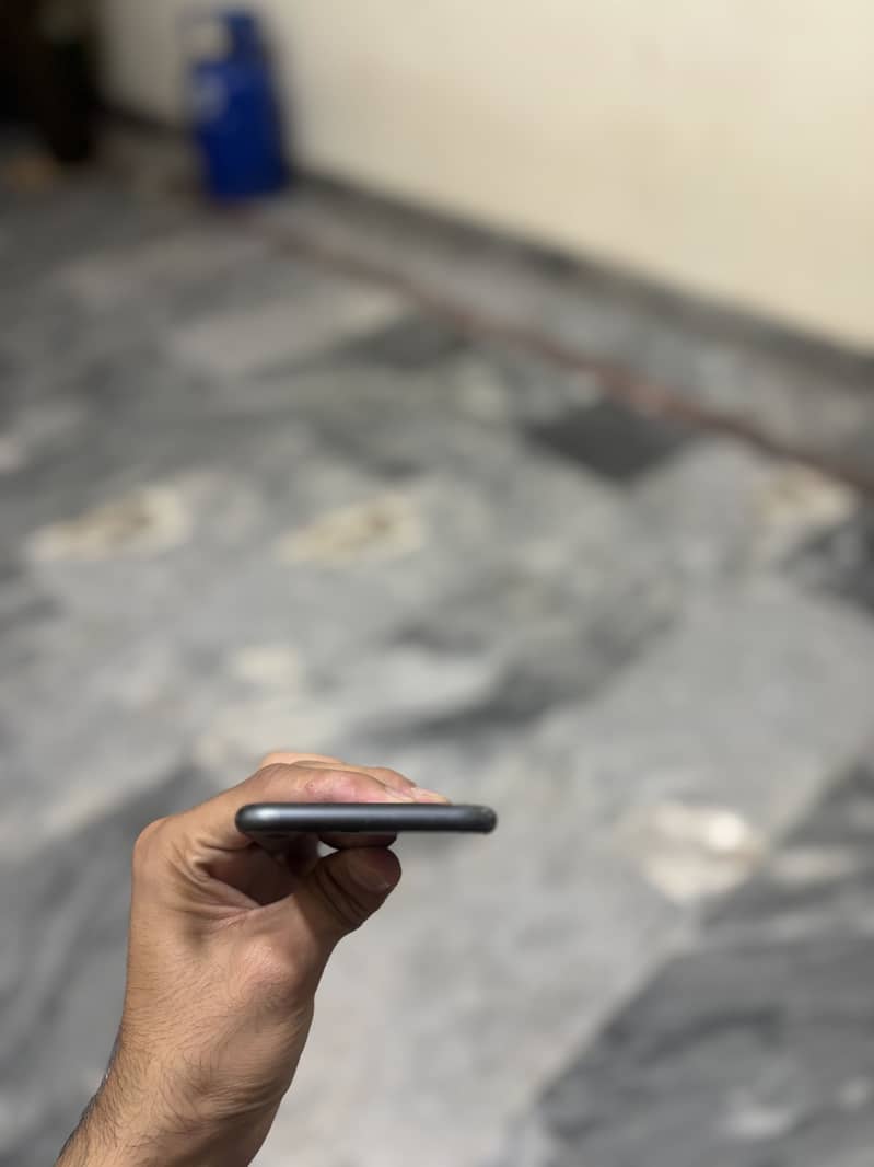 iPhone 8 3