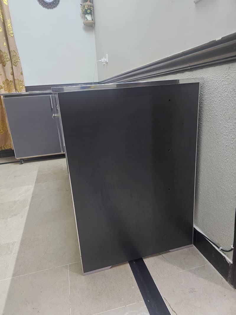 Office Table 4
