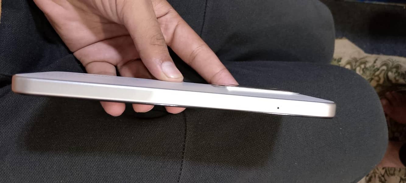 realme c100 1