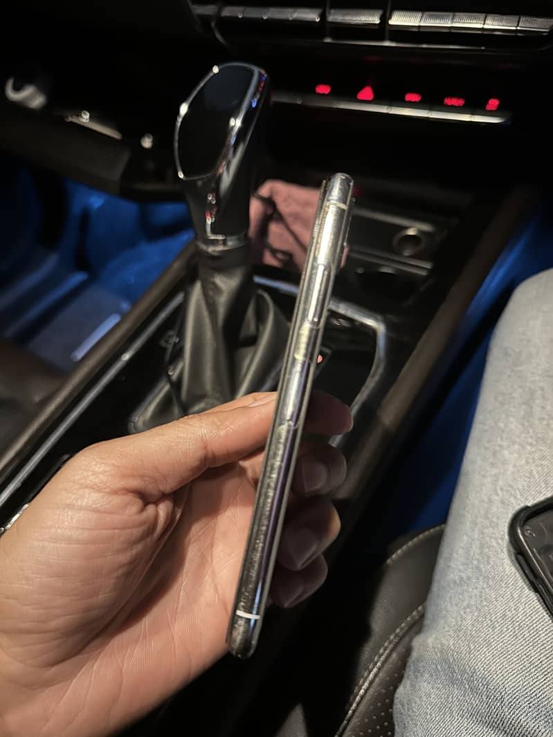 Apple iPhone X 4