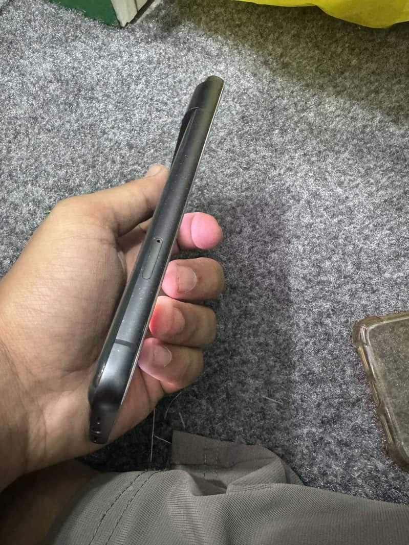 Google Pixel 8 4