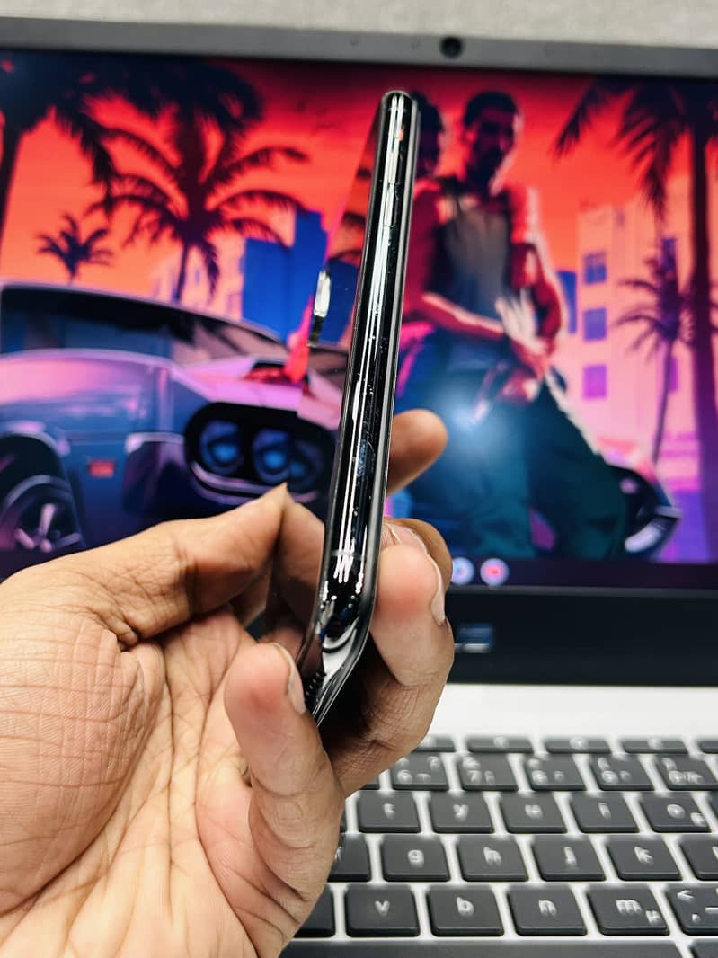 Apple iPhone X 4