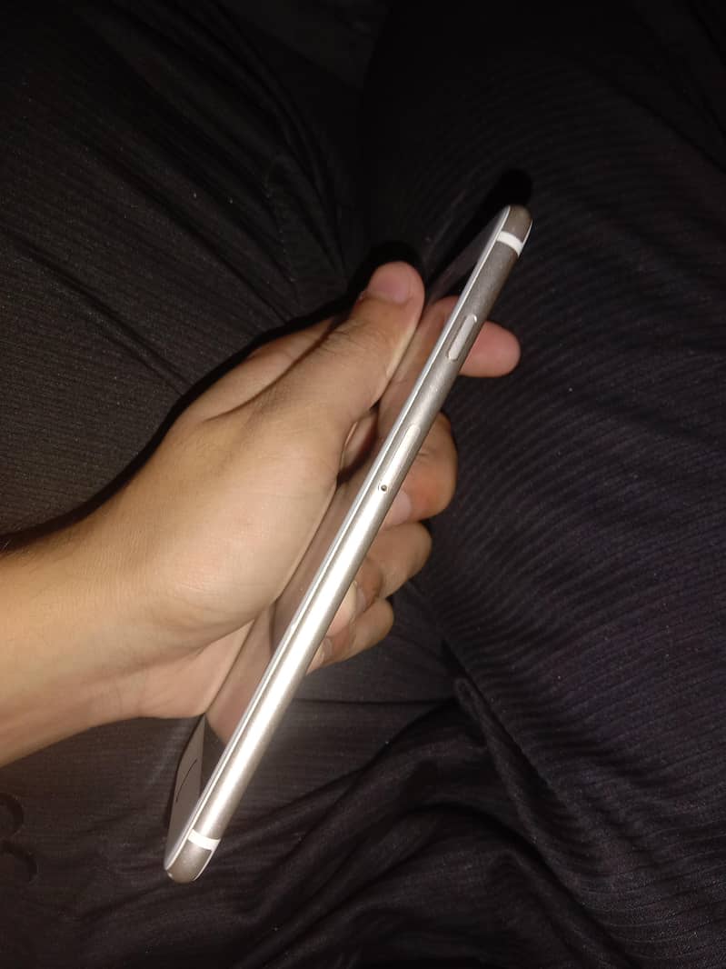 Apple iPhone 6S Plus 1