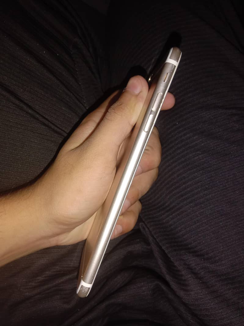 Apple iPhone 6S Plus 4