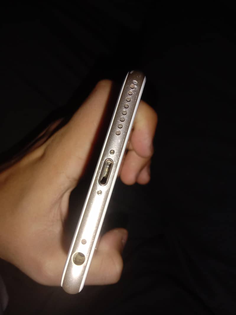 Apple iPhone 6S Plus 5
