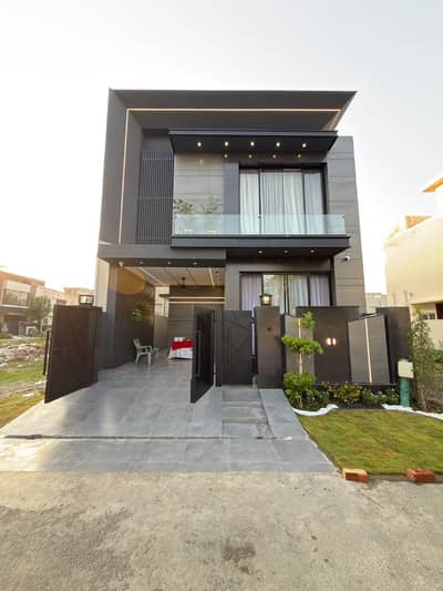 5 MARLA ELEGANT AND FULLY MAINTAINED BUNGALOW IS AVAILABLE IN THE BEST BLOCK OF DHA LAHORE.
