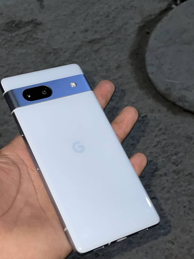 Google pixel 7A 4