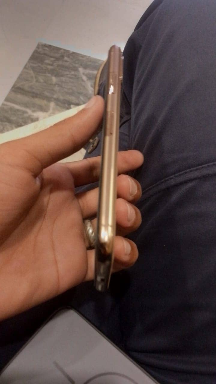 Apple iPhone XS 5