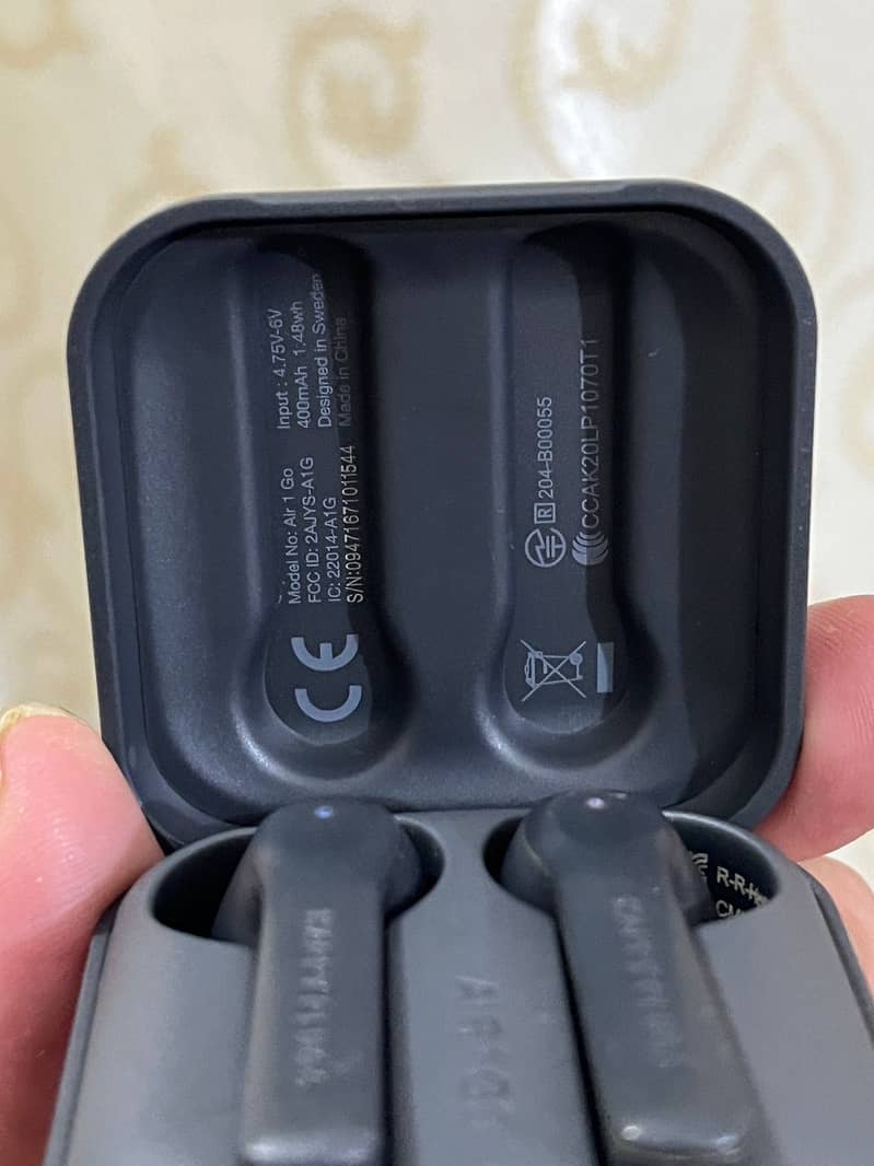 Happy Plugs 2
