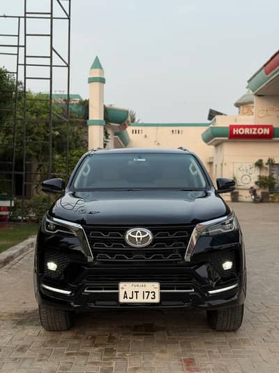 Toyota Fortuner V 2022