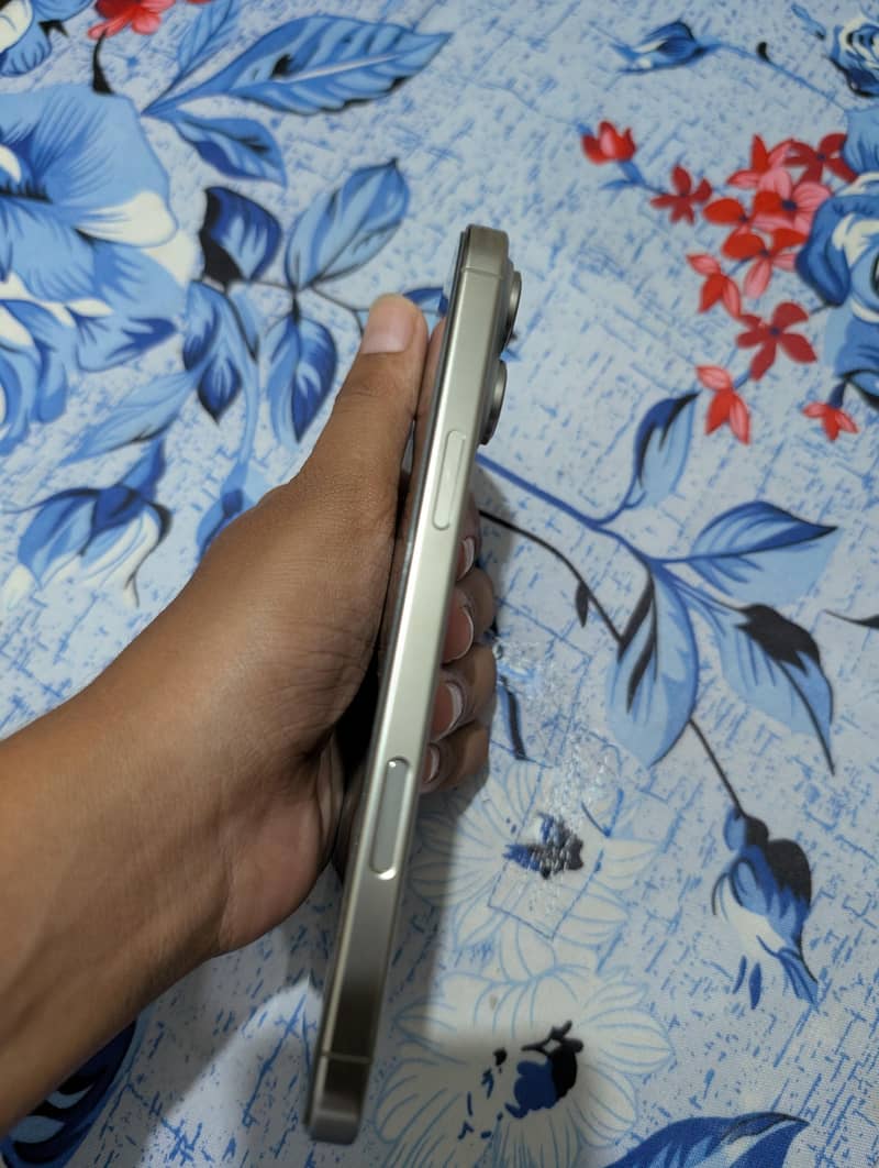 Apple iPhone 16 Pro Max 5