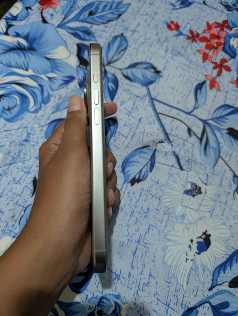 Apple iPhone 16 Pro Max 6