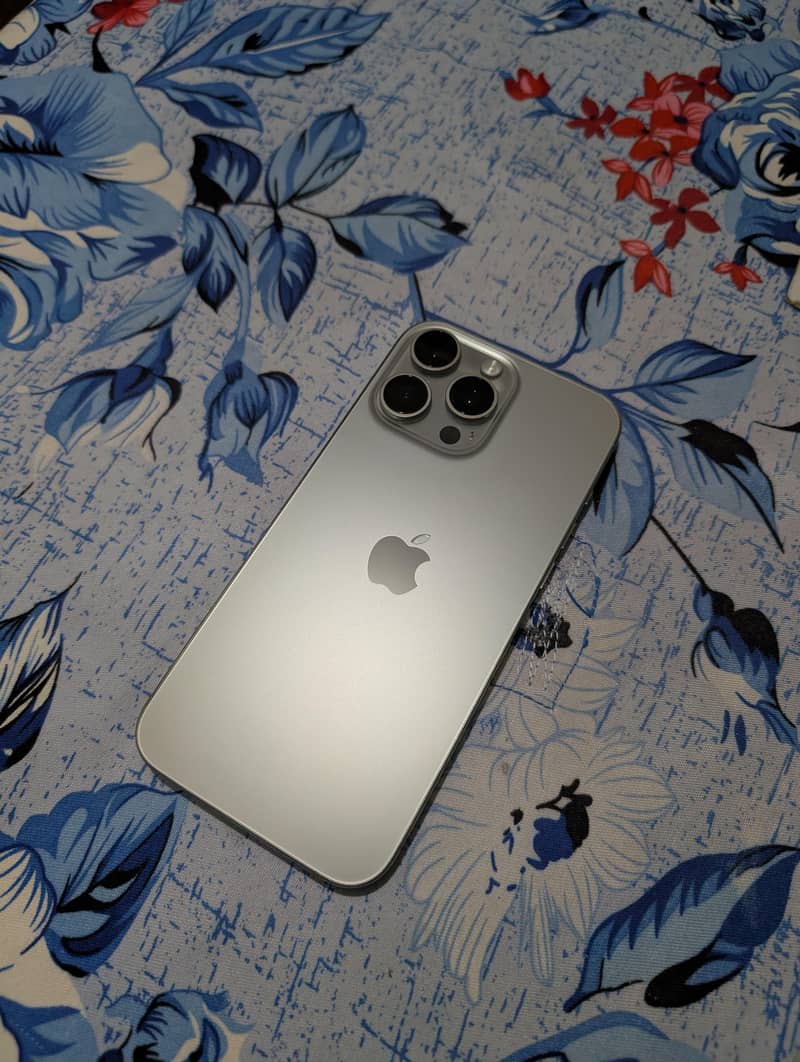 Apple iPhone 16 Pro Max 7