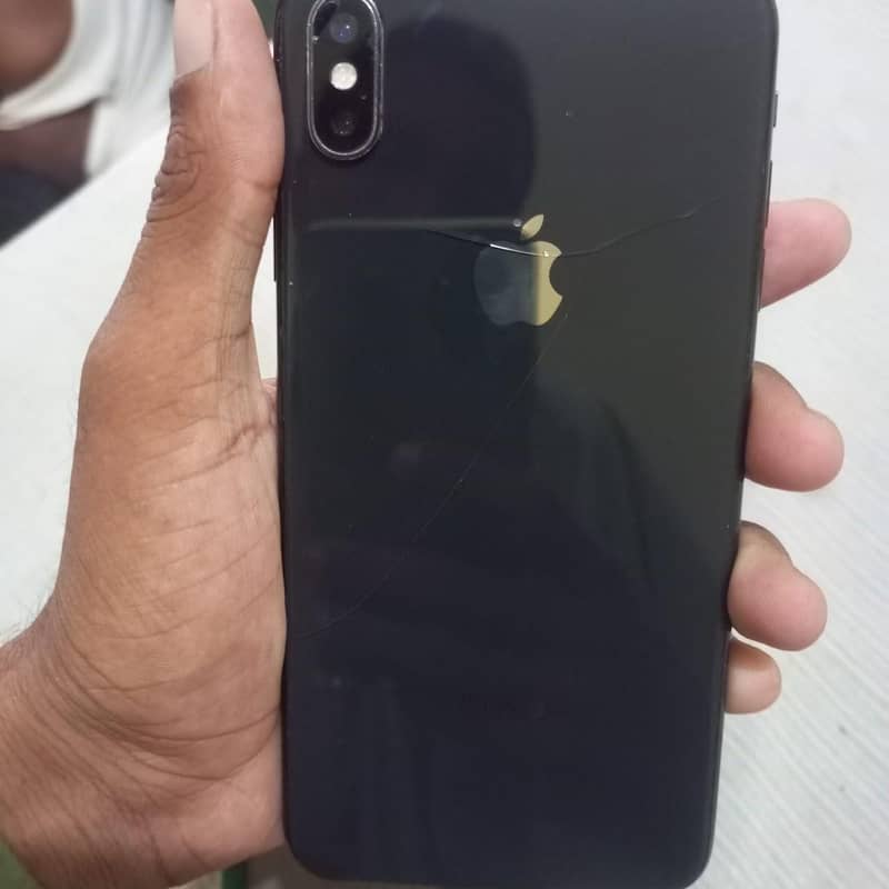 Apple iPhone XS Max 3