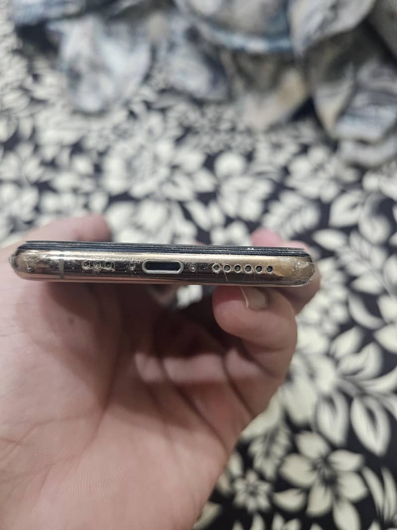 Apple iPhone XS 3