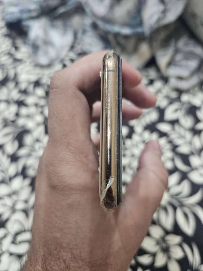 Apple iPhone XS 7