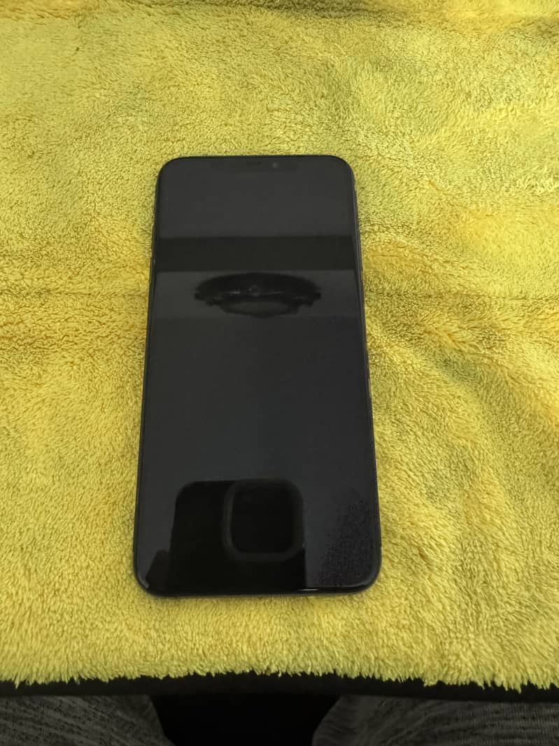 Apple iPhone XS Max 3