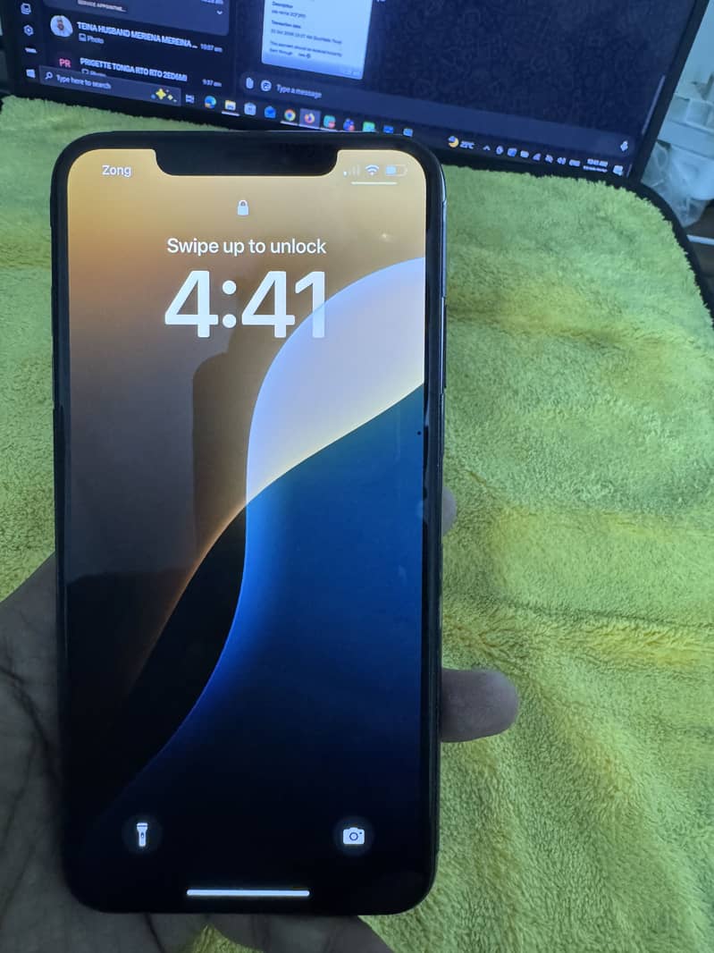 Apple iPhone XS Max 5