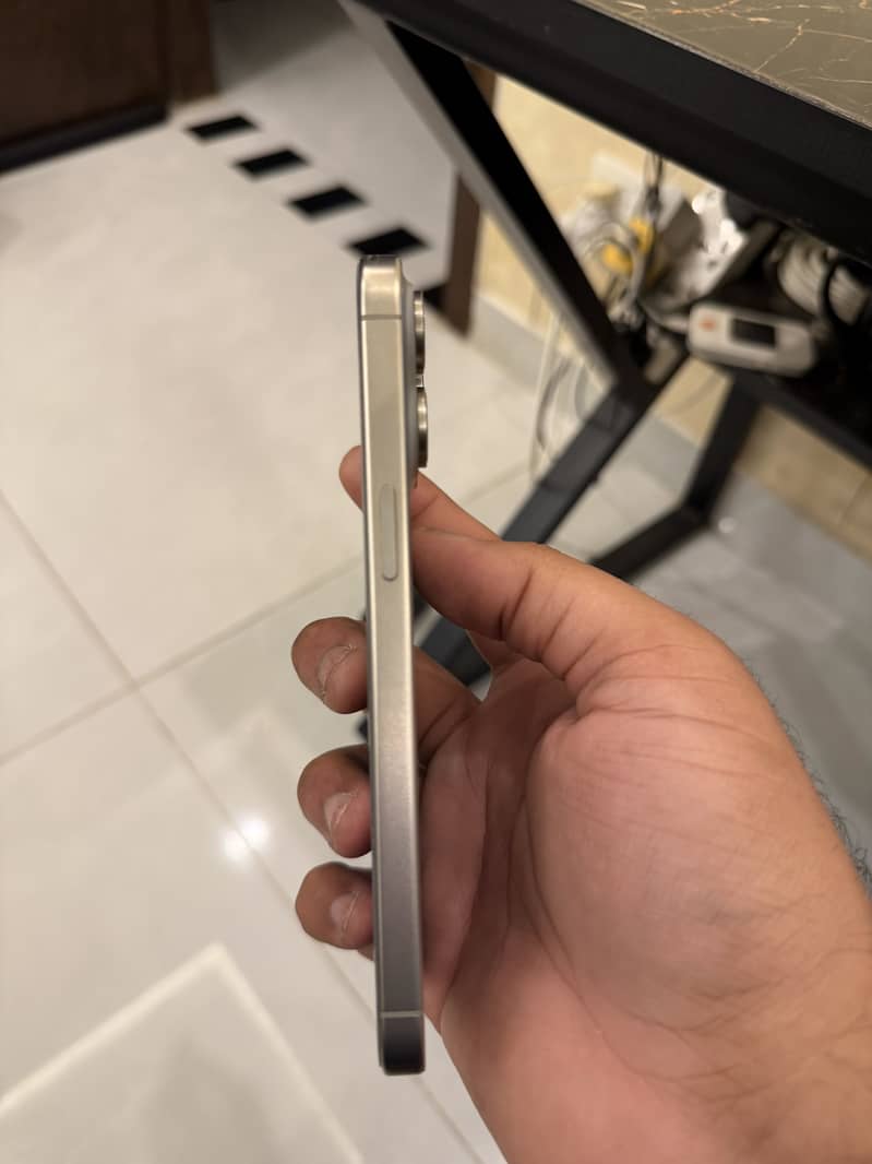 Apple iPhone 15 Pro Max 2