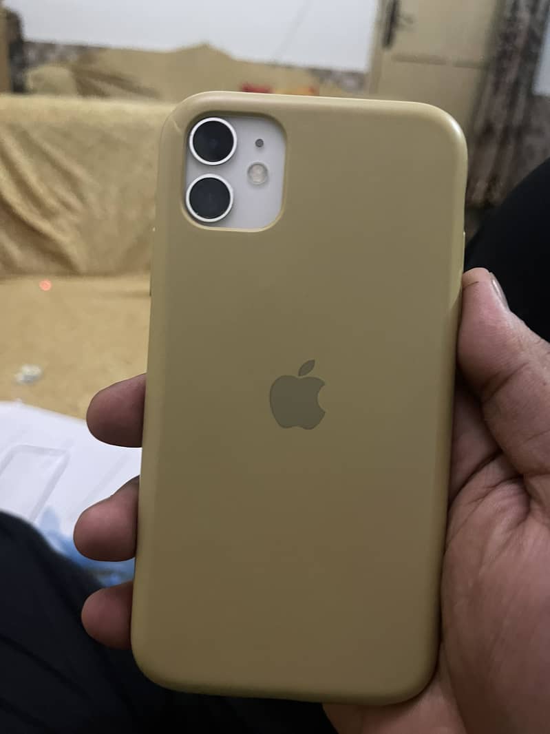 Apple iPhone 11 4