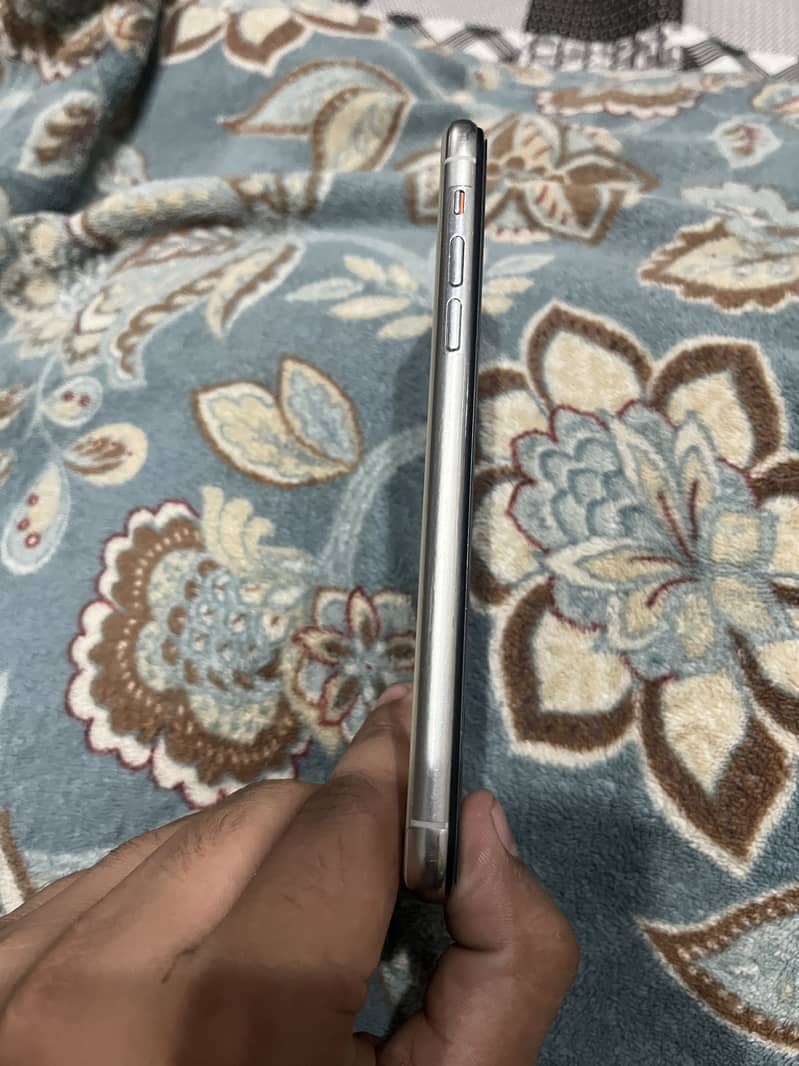 Apple iPhone 11 Pro Max 1