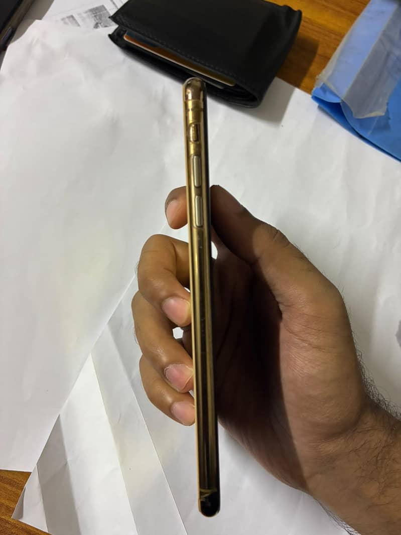 Apple iPhone XS Max 3