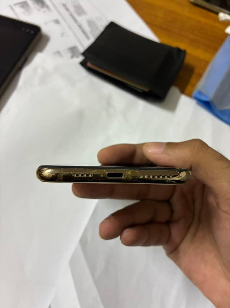 Apple iPhone XS Max 6
