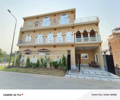 10 Marla Brand New House In Park View City Lahore.