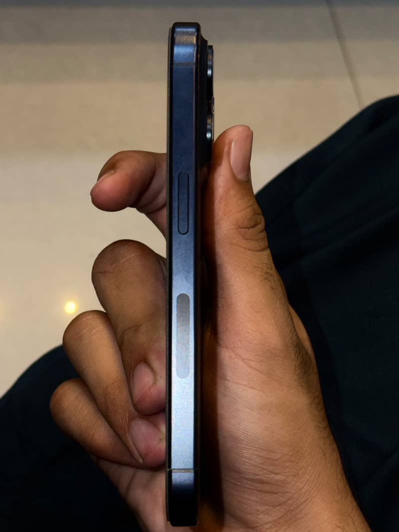 Apple iPhone 15 Pro 4