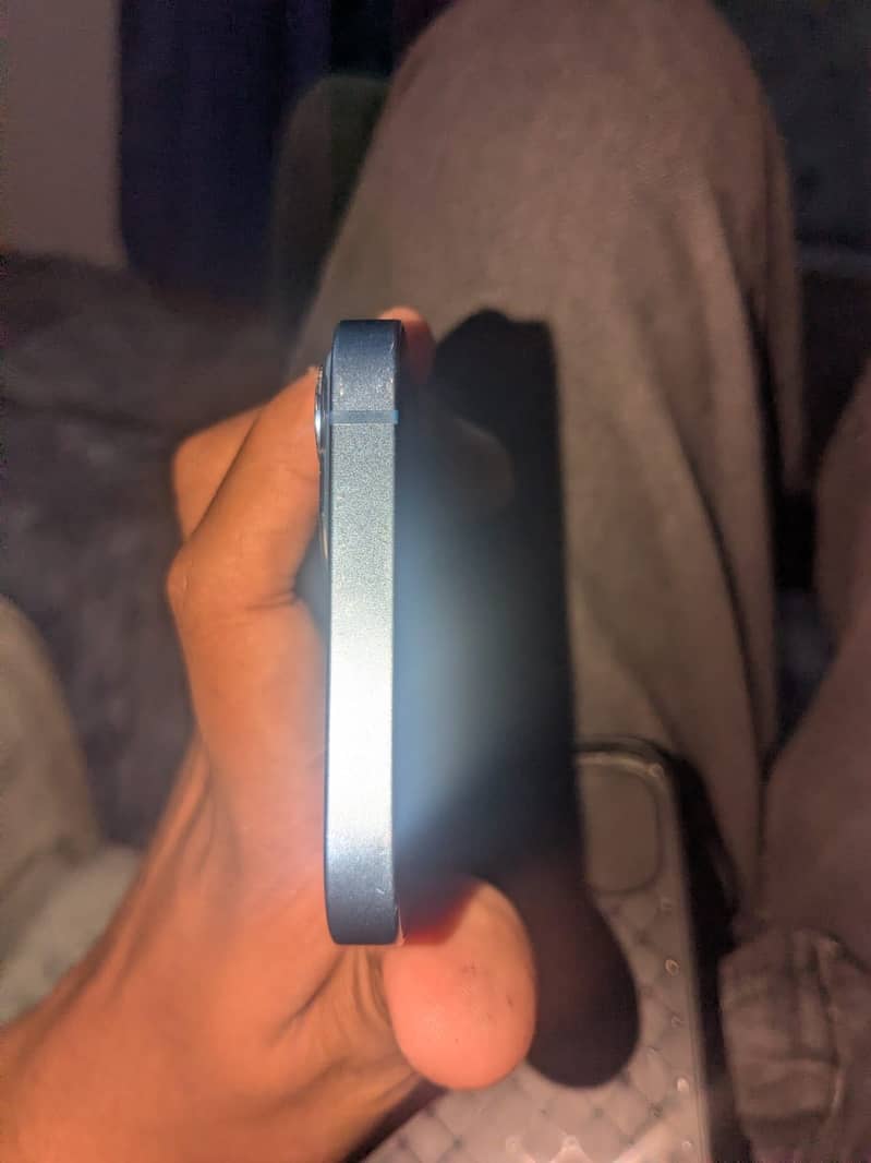 Apple iPhone 13 0