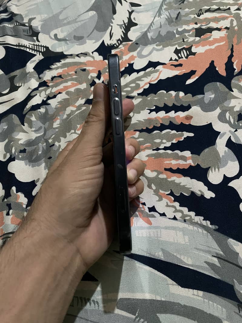 IPhone 13 5