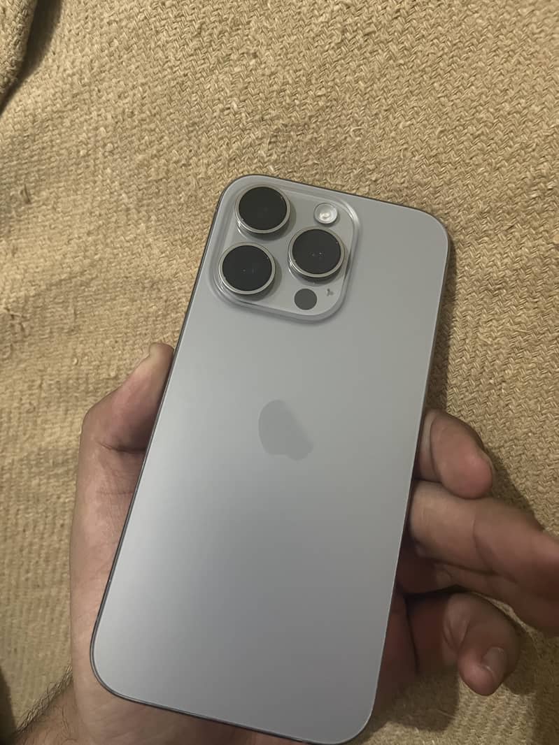 Apple iPhone 15 Pro 3