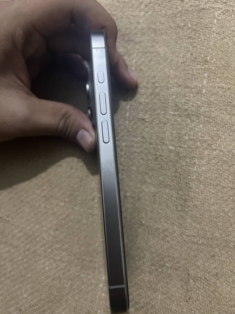 Apple iPhone 15 Pro 6