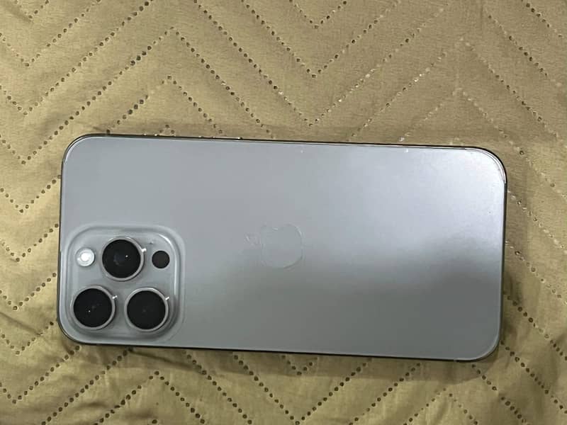 Apple iPhone 15 Pro Max 0