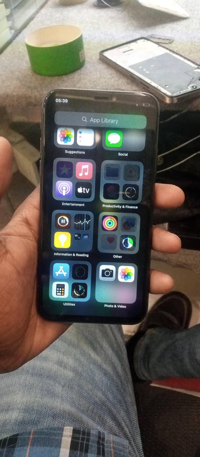 Apple iPhone X 4