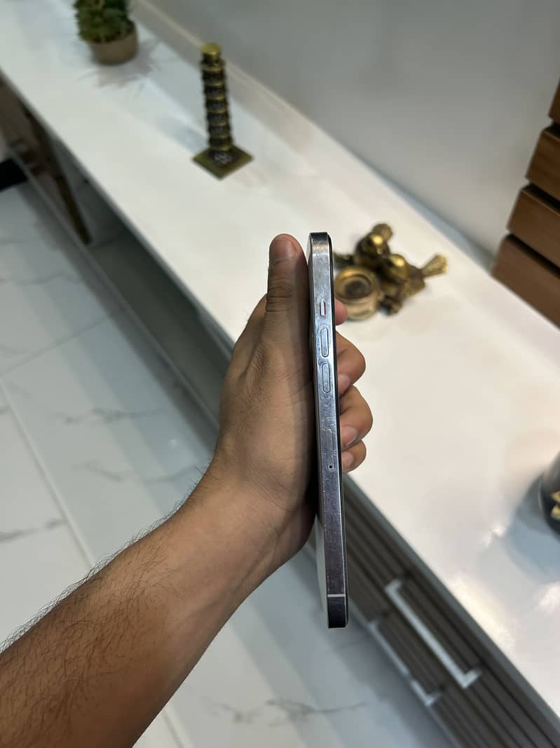 Apple iPhone 12 Pro Max 3