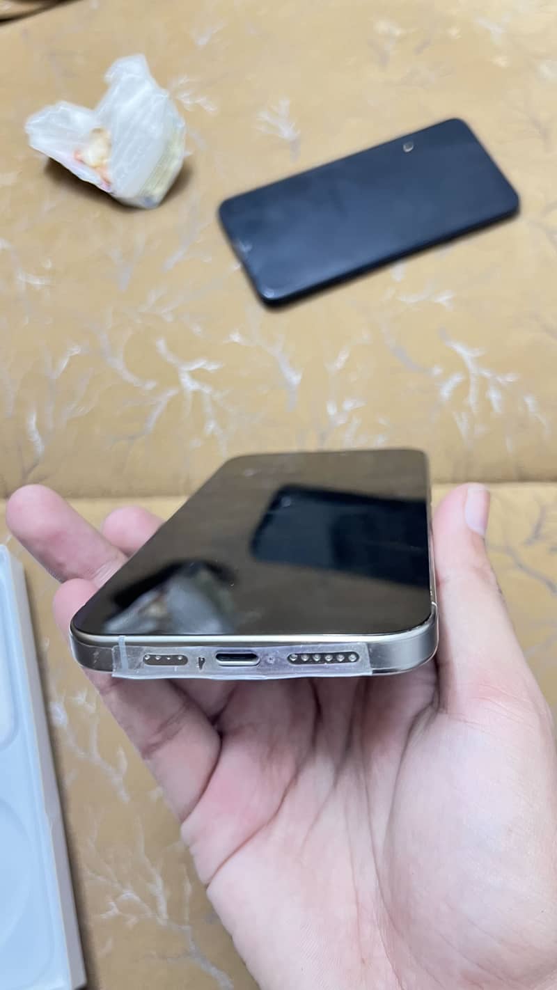 Apple iPhone 15 Pro Max 3