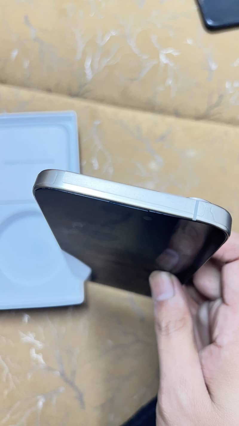 Apple iPhone 15 Pro Max 4