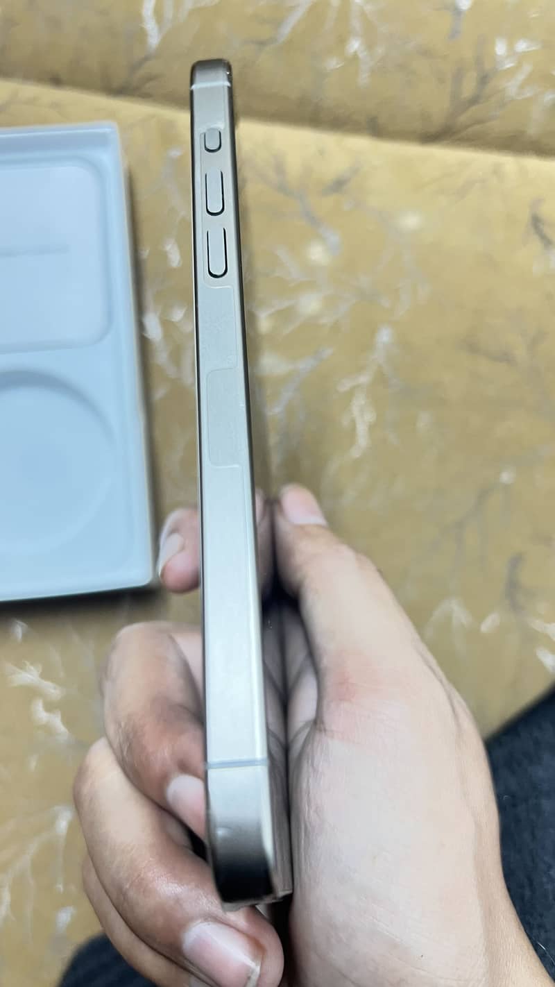 Apple iPhone 15 Pro Max 5