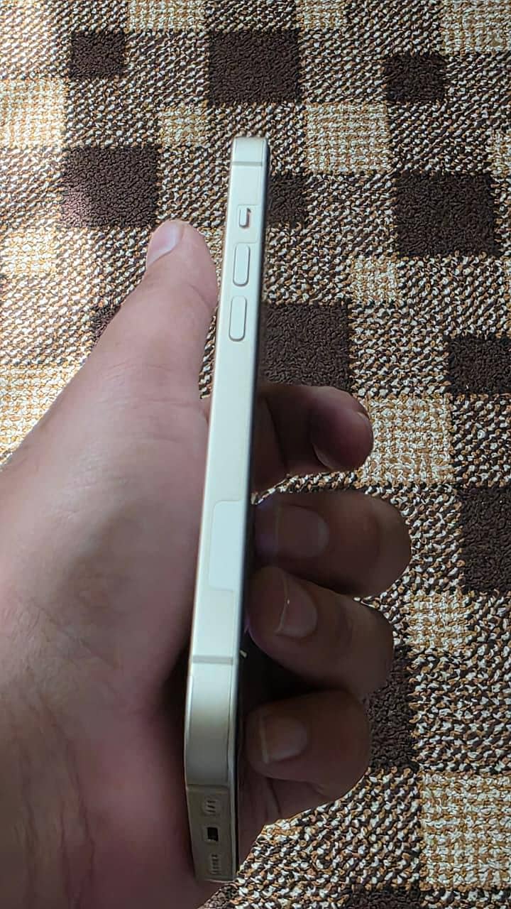 Apple iPhone 14 3
