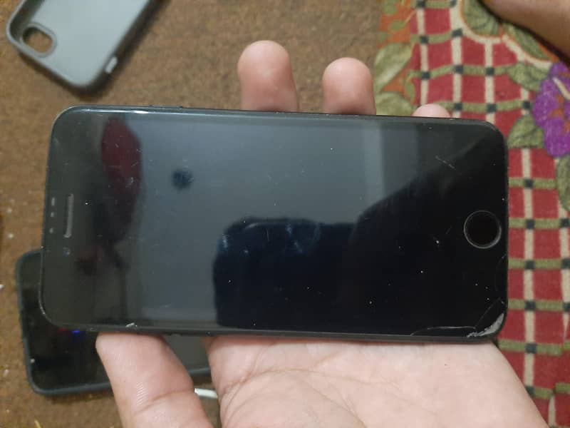 Apple iPhone 7 0
